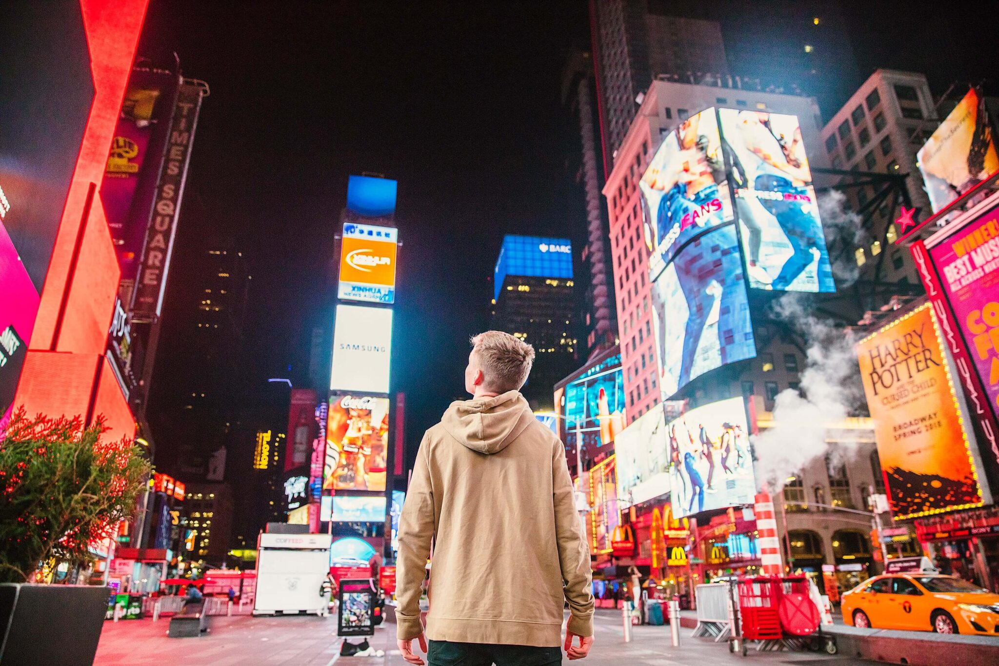 The Power of Motion: Harnessing Video Ads for Maximum Impact on Digital Billboards
